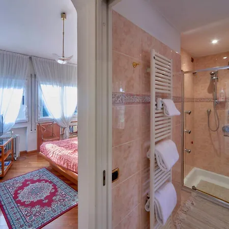 לינה וארוחת בוקר Tosca House 2 ורנה