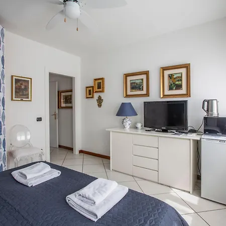 Tosca House 2 Bed & Breakfast 3*
